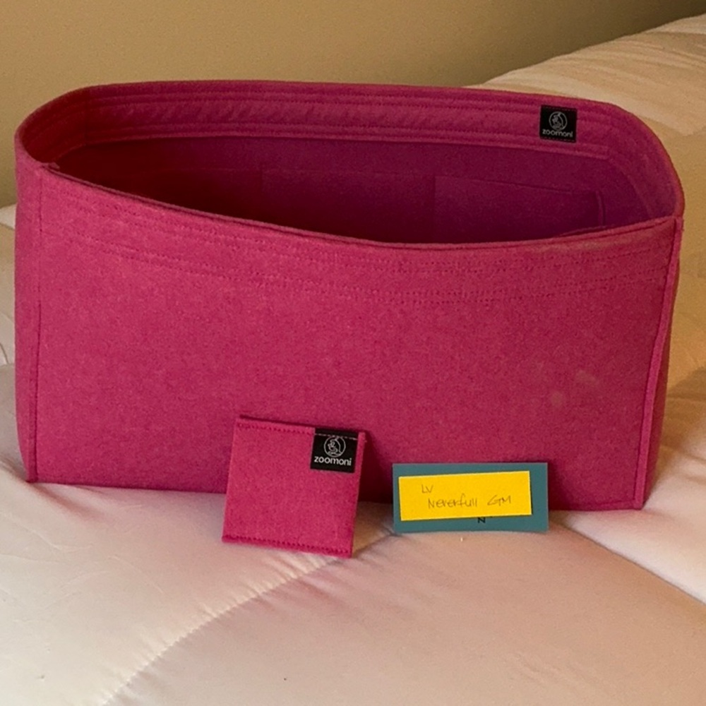 Zoom Vibrant Pink Cosmetic Organizer